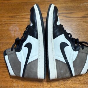 Men’s  Jordan 1 high og mocha size 11-used no box (555088-105)